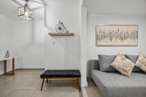 City-View Balcony One-Bedroom PH 4 Guests MM6